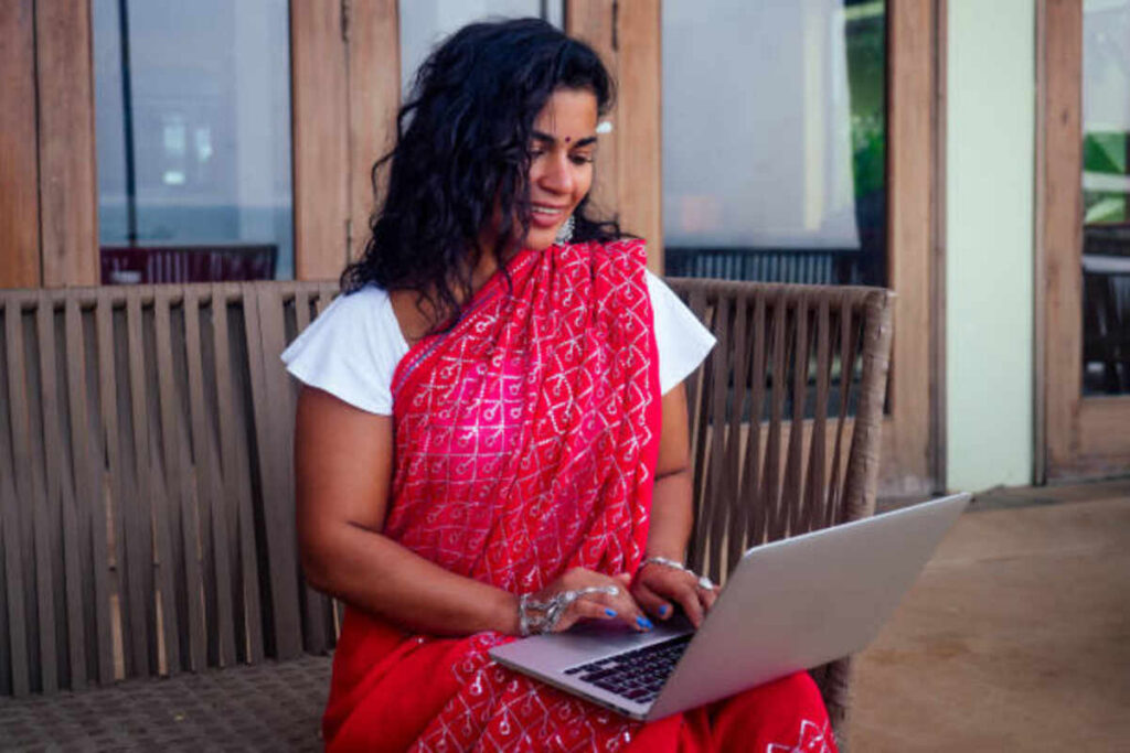 Job Vs Business in Hindi